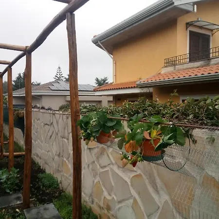 Nocleg ze śniadaniem L'agrifoglio Dell'etna